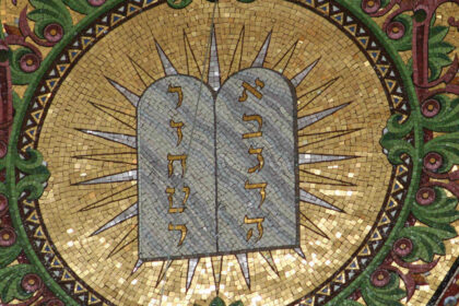 Tables de la Loi en mosa&iuml;que &agrave; la basilique Notre-Dame de la Garde &agrave; Marseille